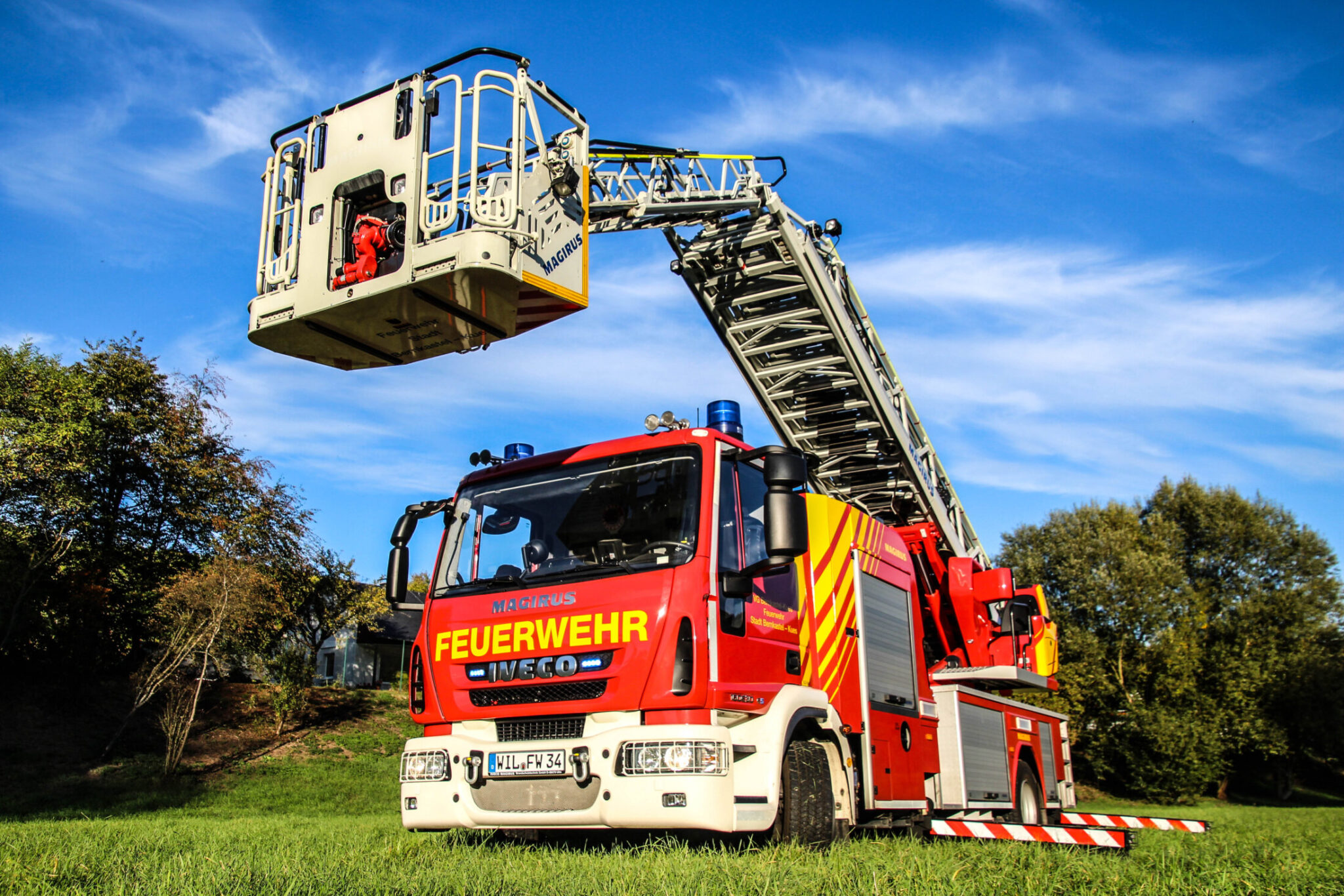 dlk-23-12-drehleiter-feuerwehr-stadt-bernkastel-kues